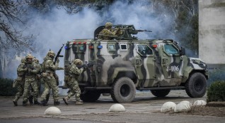 Насилието в Украйна увеличава изгледите за война пише в Уолстрийт