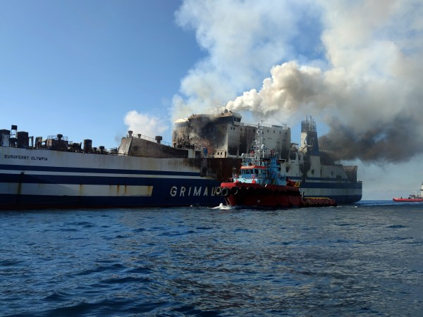 Компанията, собственик на изгорелия ферибот "Euroferry Olympia" разпространи официално съобщение