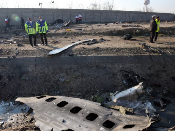 Ирански военен самолет се е разбил в жилищен квартал на