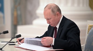 Руският президент Владимир Путин призна в понеделник сепаратистките републики в