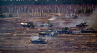Русия започна пълномащабна инвазия в Украйна и нанася бойни удари