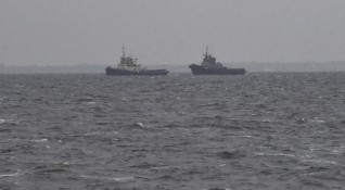 Русия ограничи движението на търговски кораби в Азовско море до