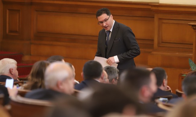 Даниел Митов: Държавата да се погрижи за българите в Украйна