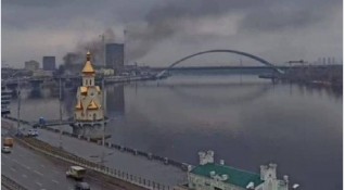 Кадри на черен дим издигаш се до щаба на украинското