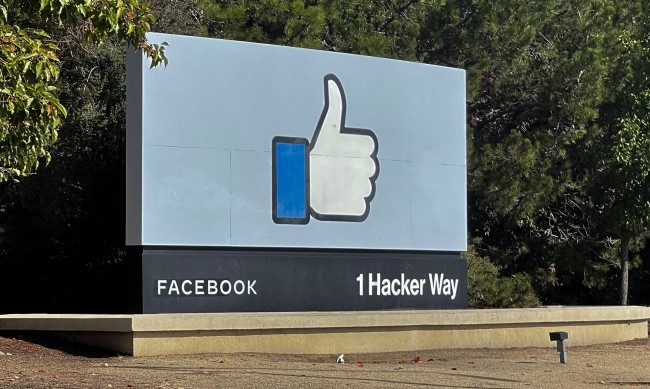 Facebook резна рекламите на руски държавни медии 
