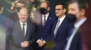 Полският премиер Матеуш Моравецки критикува западните страни като Германия за