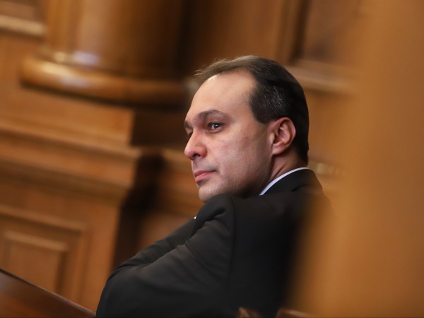 Депутатите освободиха от поста министър на отбраната Стефан Янев и