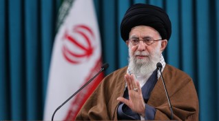 Иранският върховен лидер аятолах Али Хаменей каза че войната в