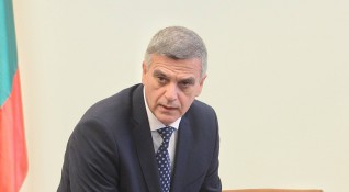 Бившият министър на отбраната Стефан Янев че ще обяви политически