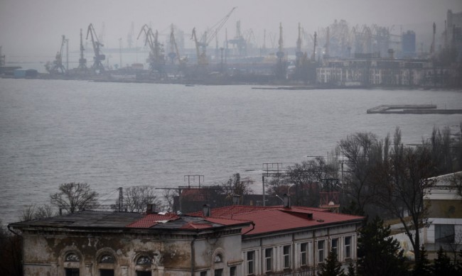 Руските сили превзеха ключовото пристанище на Мариупол