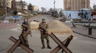 Русия се опитва да обкръжи украинската столица Киев и източния