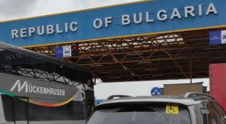 МВнР на Република България организира редовни автобусни линии за извозване