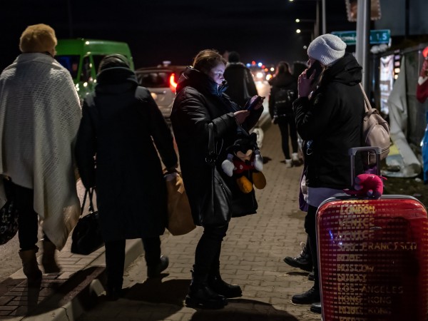 Министерството на отбраната съдейства с безплатен транспорт на украински бежанци.