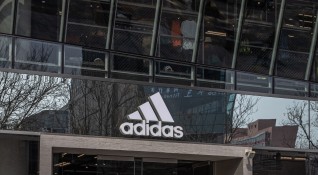 Adidas спира работа в Русия Всички магазини на марката и