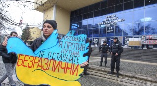 Снимка Димитър Кьосемарлиев Dnes bgРуснаци протестираха пред Руския културно информационен център в