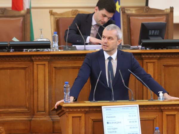 Лидерът на „Възраждане“ Костадин Костадинов, който получи забрана за влизане