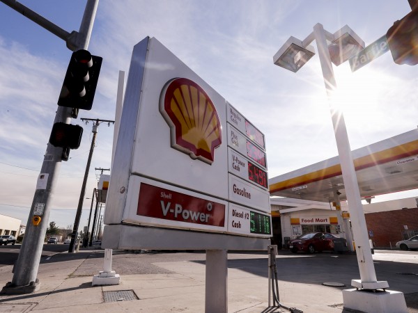 Shell обеща да спре да купува петрол от Русия и