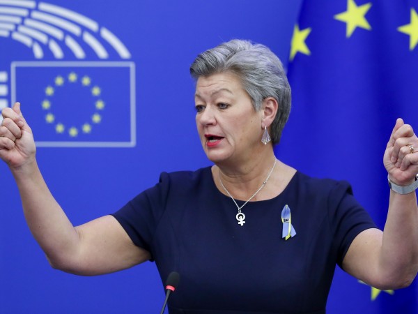 Еврокомисарят по вътрешните работи Илва Йохансон призова днес Европейския парламент