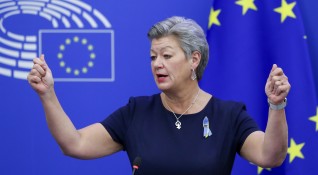 Еврокомисарят по вътрешните работи Илва Йохансон призова днес Европейския парламент
