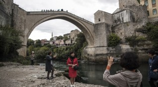 В дълбоко разединена Босна хърватите отправят нови призиви за радикални