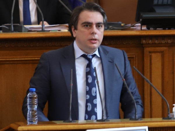 Финансовият министър Асен Василев препоръчва мярката 60/40 за подпомагане на