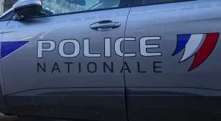 Френски полицаи в Марсилия застреляха мъж който ги нападна с