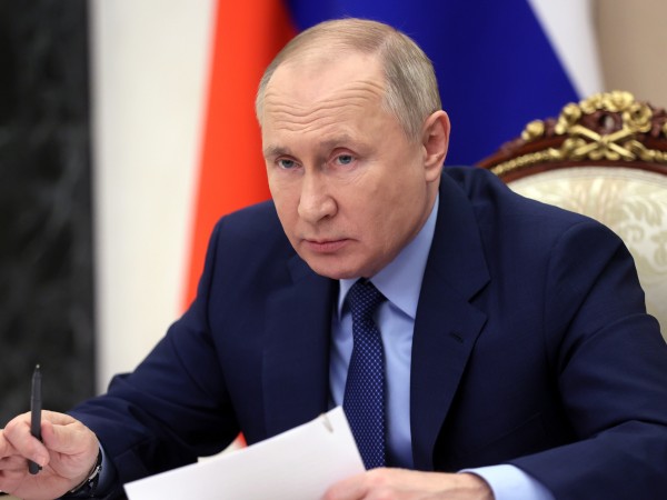 Руският президент Владимир Путин информира днес в телефонен разговор френския