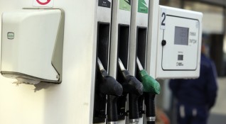 Франция въвежда субсидия от 15 евроцента на литър гориво в