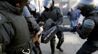 Най малко 268 души са били задържани днес в 23 руски