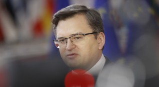 Украинският външен министър Дмитро Кулеба призова Запада да достави оръжия