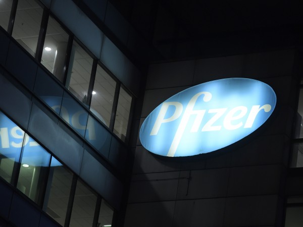 Считано от днес, фармацевтичният гигант Pfizer ще дарява цялата си