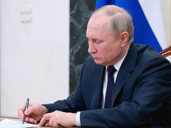 Скоро след като Русия нахлу в Украйна, президентът Владимир Путин
