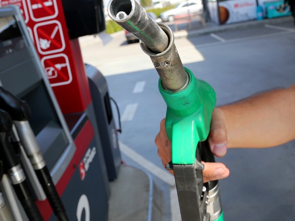Фалити и затваряне на малки бензиностанции в страната, както и