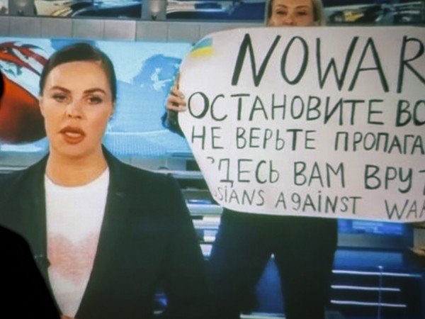 Руската редакторка, която протестира срещу нахлуването на Москва в Украйна