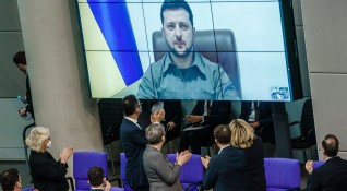Украинският президент Володимир Зеленски заяви че днес е разговарял с