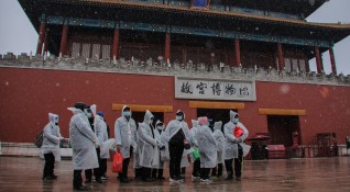 Китайските здравни власти съобщиха за два смъртни случая от COVID
