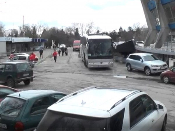Варненски адвокат плати глобата на украинска гражданка, паркирала на "синя