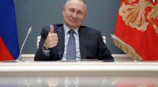 Близо 1000 членове на персонала на руския президент Владимир Путин