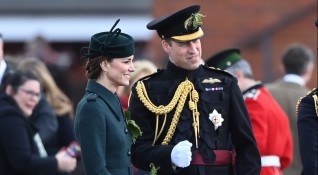Британският принц Уилям и съпругата му Кейт пристигнаха вчера в