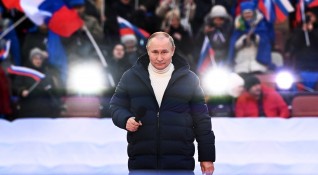 Руският лидер Владимир Путин е в капан в затворен свят