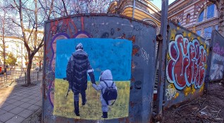 Снимка Димитър Кьосемарлиев Dnes bgАнтивоенен графит е нарисуван в района на