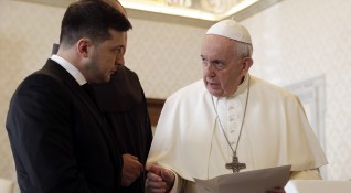 Украинският президент Володимир Зеленски покани папа Франциск да бъде посредник