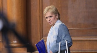 Председателят на Държавната агенция за бежанците Петя Първанова освобождава поста