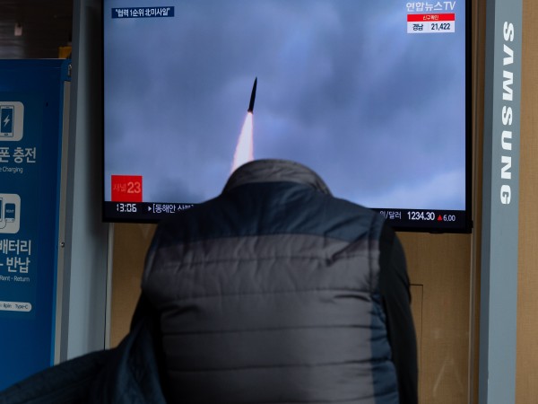 Северна Корея тества забранена междуконтинентална ракета ICBM за първи път