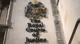 Върховният съд в Лондон отказа днес да предостави на бившия