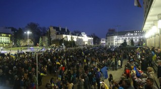 Снимка БГНЕС Хиляди се събраха на мирно шествие в подкрепа