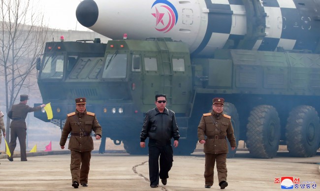 Какво знаем за новата ракета на Северна Корея? - Последни Новини от DNES.BG