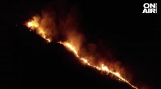 Пожар е пламнал тази вечер в местността Боаза на пътя