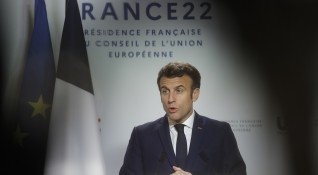 Френският президент Еманюел Макрон предупреди в неделя срещу словесна ескалация