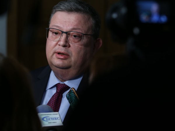Сотир Цацаров - бивш председател на антикорупционната комисия, е завел